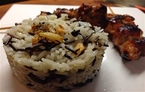 Arroz Salvaje Sundori Con Brochetas De Pollo
