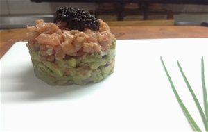 Tartar De Atun Con Guacamole Y Granada.
