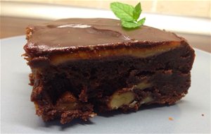 Brownie Con Nueces, Dulce De Leche Y Cobertura De Chocolate
