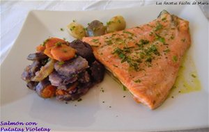 Salmón Al Horno Con Patatas Violetas
