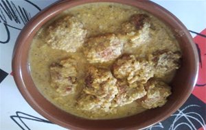 Albóndigas En Salsa De Almendras.