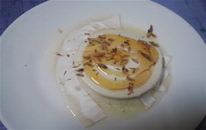 Queso De Cabra Con Miel Y Orégano Al Microondas.