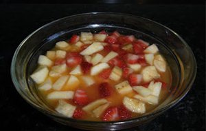 Macedonia De Frutas Con Jugo De Naranja.