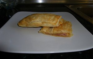 Napolitanas Rellenas De Jamón De York Y Queso.