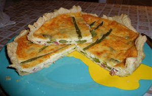 Quiché De Jamón Serrano Y Espárragos Trigueros.