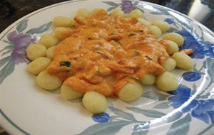 Ñoquis De Patata Con Bacon Y Calabacín.