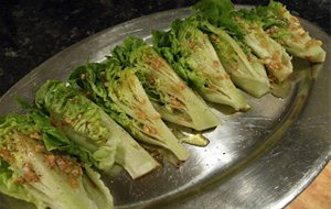 Cogollos De Lechuga Con Ajo Frito.