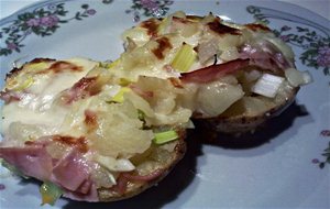 Papas Rellenas Con Lomito Y  Queso
