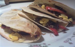 Quesadillas De Carne, Queso Y Vegetales
