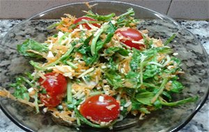 Ensalada De Rúcula, Queso Y Algo Mas
