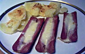 Salchichas Con Queso Y Papas A La Crema
