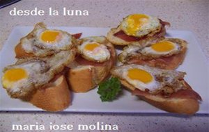 Tostaditas Con Jamón Y Huevo De Codorniz
