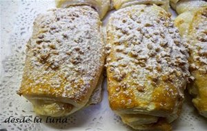 Hojaldres Rellenos De Crema De Turron
