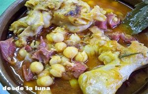 Cazuela De Manitas De Cordero Con Garbanzos
