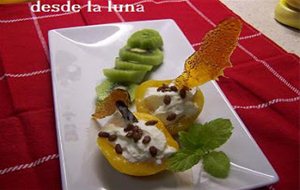 Kiwi Con Melocotones Rellenos De Nata Y Crujiente De Caramelo
