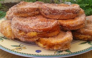 Torrijas De Vino Dulce De Málaga Rellenas De Crema Pastelera
