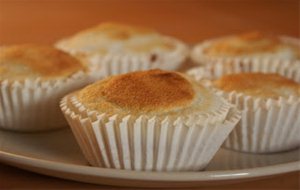 Cupcake De Limón Con Relleno De Crema De Limón Y Merengue
