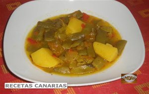 Habichuelas En Salsa Con Papas