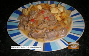 Mollejas De Pollo En Salsa Con Papas Fritas