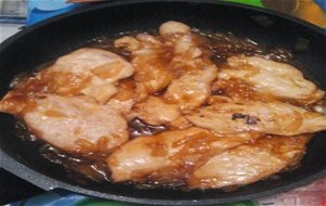 Filetes De Pollo Con Cebolla Caramelizada A La Cerveza.
