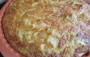 "coca" De Tortilla Española Con Pimientos Verdes Y Cebolla
