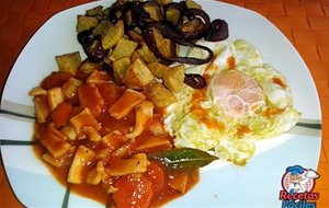 Calamares En Salsa Con Huevo Y Patatas
			