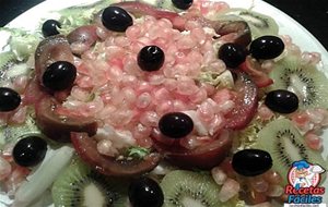 Ensalada De Frutas, Escarola Y Tomate
			