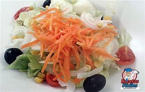 Ensalada De Zanahoria, Lechugas, Tomates Y Cebolla
			