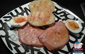 Lomo Plancha Con Huevo Duro Y Patata Asada
			