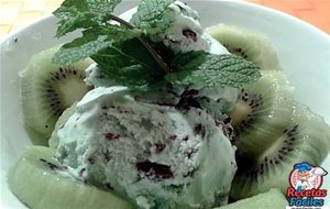 Helado De Menta Con Chocolate Y Kiwi
			