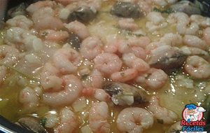 Merluza Con Almejas Y Gambas Al Ajillo
			