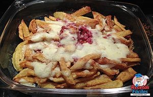 Patatas Con Bacon Y Queso &#8211; Bacon Cheese Fries
			