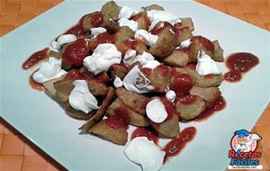Patatas Bravas Con Alioli
			