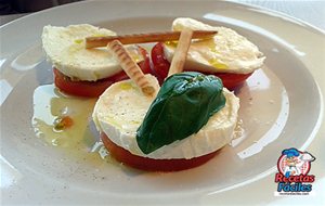 Ensalada De Tomate Con Queso De Cabra
			