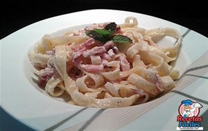 Tagliatelle O Tallarines Con Nata Y Bacon
			