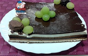 Tarta De Tres Chocolates Con Nata
			