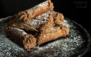 Cannoli Rellenos De Crema De Almendras Y Chocolate
