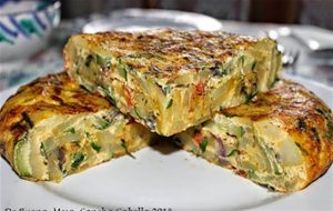 Tortilla De Calabacín Verde Con Cebolla De Figueras Y Chorizo Ibérico
