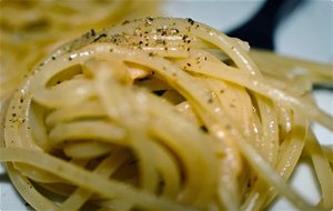 Espaguetis Con Queso Y Pimienta

