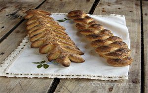 Trenzas De Pan Con Yogur Y Semillas De Amapola
