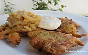 Buñuelos De Calabacín Con Cebolla Caramelizada Y Huevo
