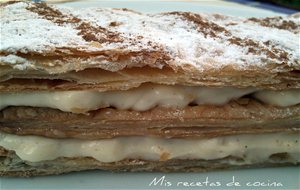 Masa De Hojaldre Y Cañas Rellenas De Crema
