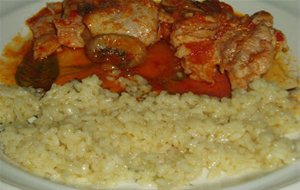 Pollo En Salsa Con Arroz Blanco