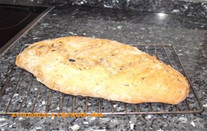 Pan De Aceitunas Negras Y Cebolla Morada
