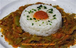 Arroz Jazmín Acompañado De Judías Verdes Con Tomate.
