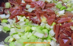 Sopa De Arroz Con Virutas De Jamón
