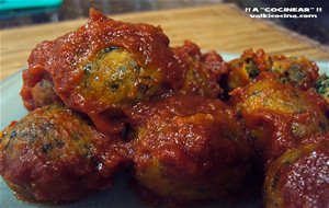 Albóndigas De Garbanzos, Espinacas Y Pasas, En Salsa De Tomate
