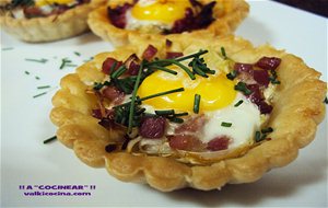 Tartaletas Saladas Con Huevo De Codorniz: Jamón/puerros Y Patatas/chorizo
