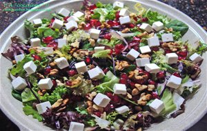 Ensalada De Granada, Nueces Y Queso
