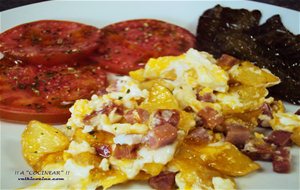 Huevos Revueltos Con Patatas Y Jamón
